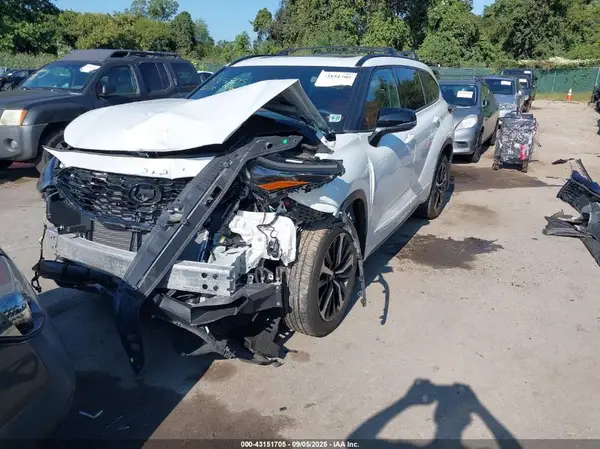 5TDLZRBH3NS242439 2022 TOYOTA HIGHLANDER - Image 2