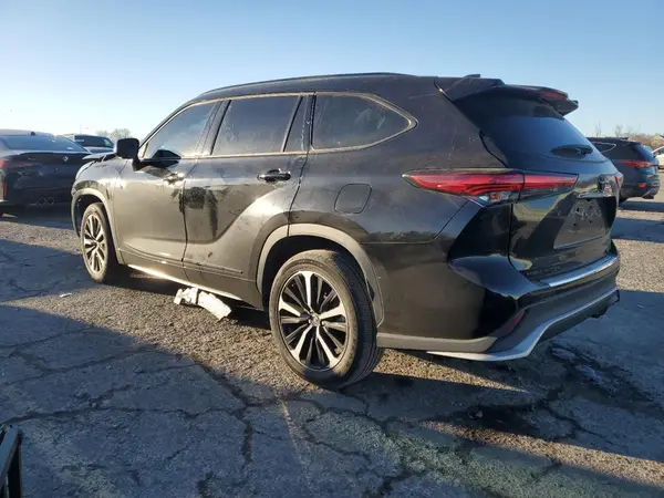 5TDLZRBH3NS243686 2022 TOYOTA HIGHLANDER - Image 2