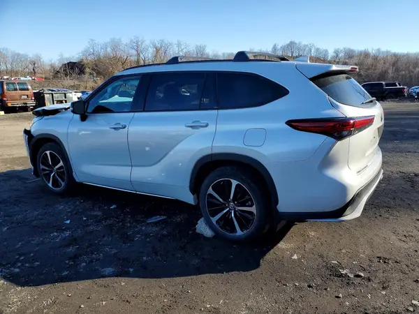 5TDLZRBH3NS249665 2022 TOYOTA HIGHLANDER - Image 2