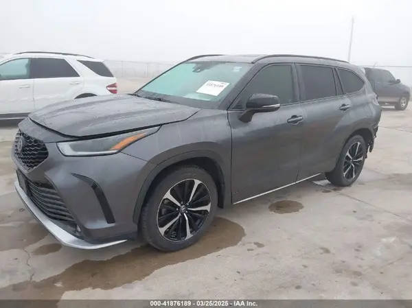 5TDLZRBH4MS075734 2021 TOYOTA HIGHLANDER - Image 2