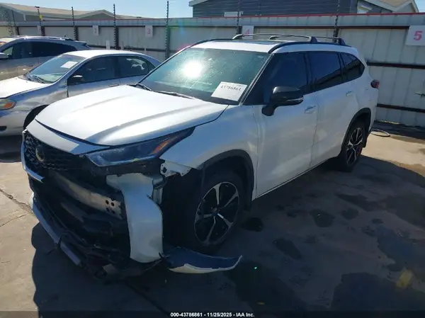 5TDLZRBH4MS122275 2021 TOYOTA HIGHLANDER - Image 2