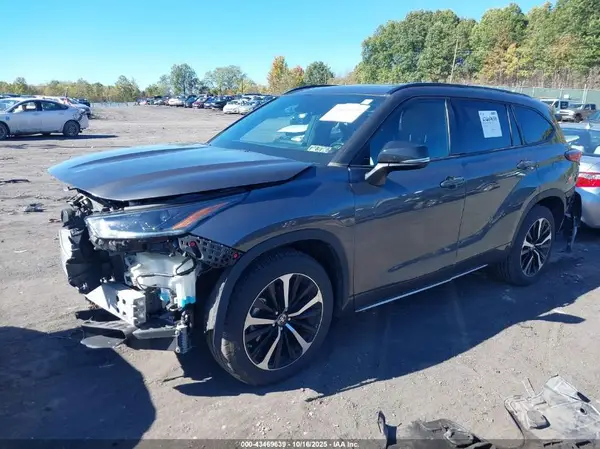 5TDLZRBH4MS154336 2021 TOYOTA HIGHLANDER - Image 2