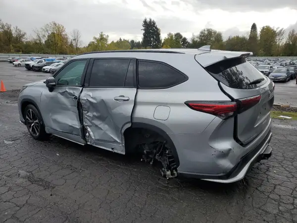 5TDLZRBH4NS176239 2022 TOYOTA HIGHLANDER - Image 2