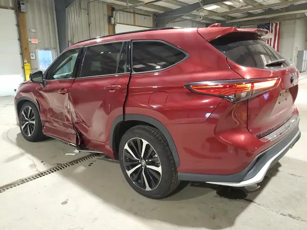 5TDLZRBH4NS246564 2022 TOYOTA HIGHLANDER - Image 2
