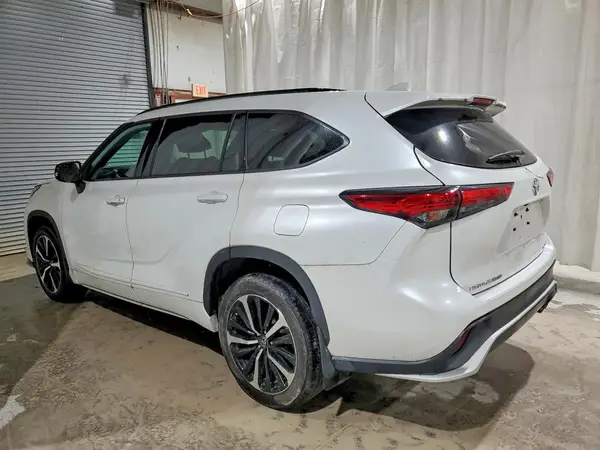 5TDLZRBH4NS251179 2022 TOYOTA HIGHLANDER - Image 2