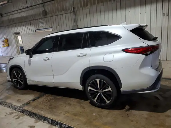 5TDLZRBH4NS255460 2022 TOYOTA HIGHLANDER - Image 2