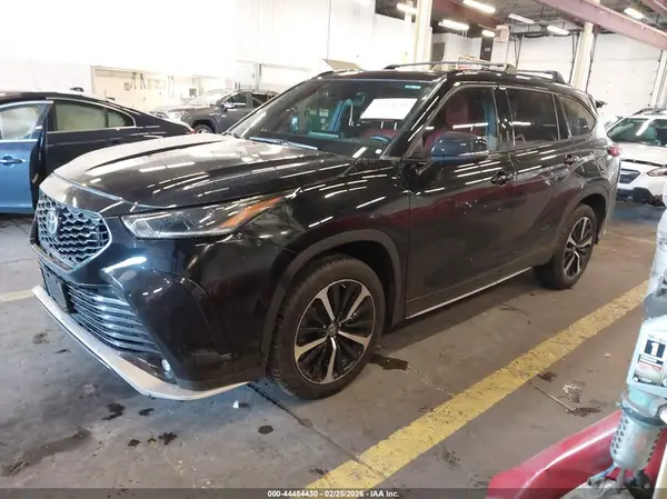 5TDLZRBH5MS127775 2021 TOYOTA HIGHLANDER - Image 2