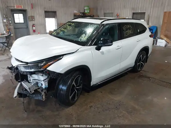 5TDLZRBH5NS235654 2022 TOYOTA HIGHLANDER - Image 2