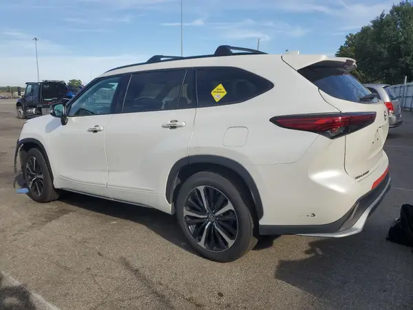 5TDLZRBH6MS061589 2021 TOYOTA HIGHLANDER - Image 2