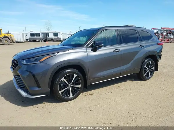 5TDLZRBH6MS120270 2021 TOYOTA HIGHLANDER - Image 2
