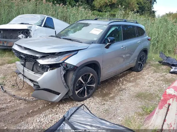 5TDLZRBH6NS171205 2022 TOYOTA HIGHLANDER - Image 2