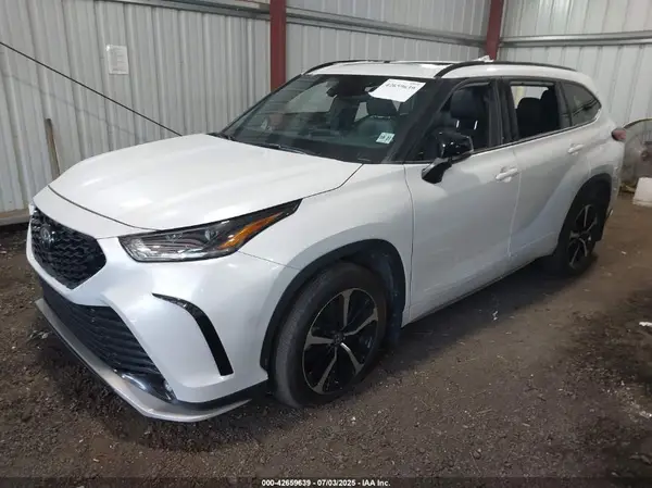 5TDLZRBH6NS251314 2022 TOYOTA HIGHLANDER - Image 2