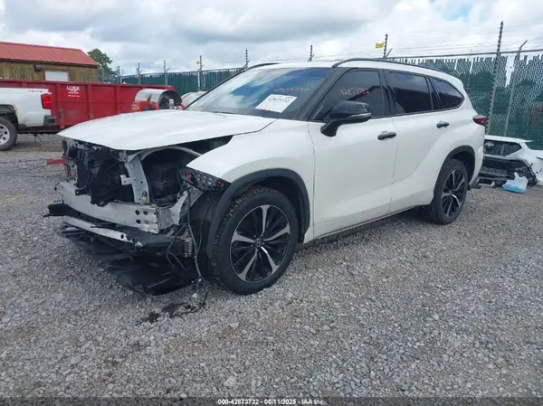 5TDLZRBH7MS074268 2021 TOYOTA HIGHLANDER - Image 2
