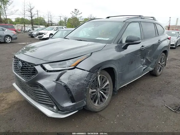 5TDLZRBH7MS104322 2021 TOYOTA HIGHLANDER - Image 2
