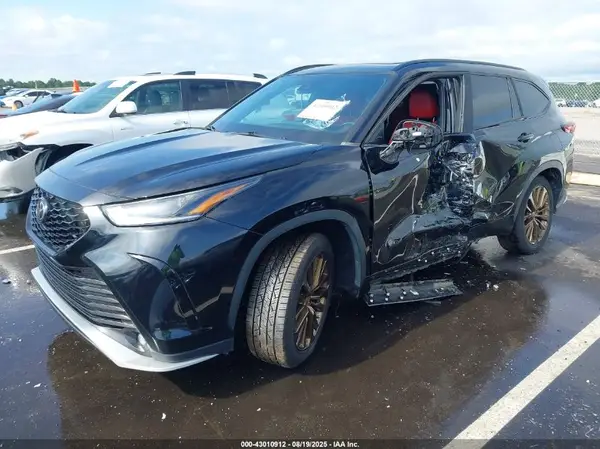 5TDLZRBH7MS109486 2021 TOYOTA HIGHLANDER - Image 2