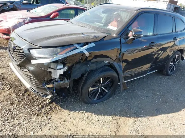 5TDLZRBH7MS118981 2021 TOYOTA HIGHLANDER - Image 2
