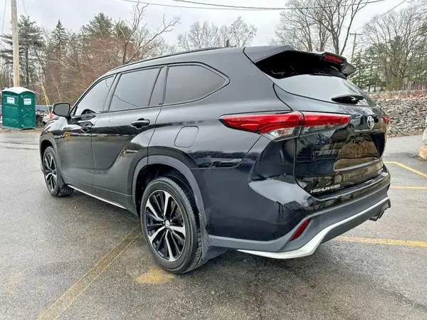 5TDLZRBH7MS120536 2021 TOYOTA HIGHLANDER - Image 2