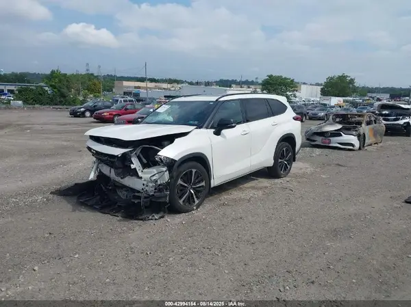 5TDLZRBH7MS127289 2021 TOYOTA HIGHLANDER - Image 2