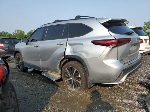 5TDLZRBH7NS180107 2022 TOYOTA HIGHLANDER - Image 2