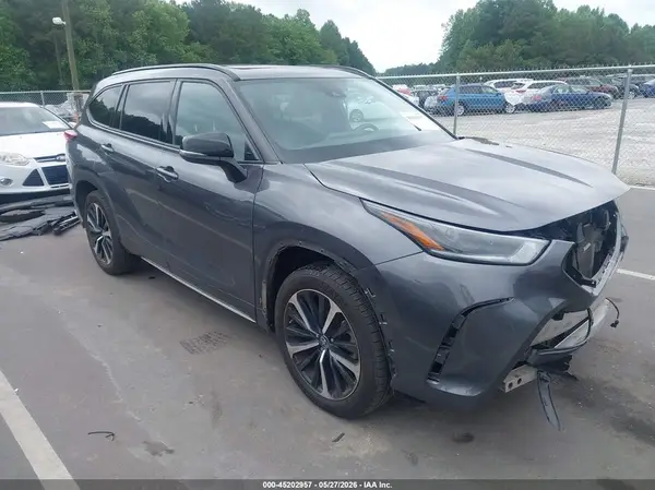 5TDLZRBH7NS180527 2022 TOYOTA HIGHLANDER - Image 1