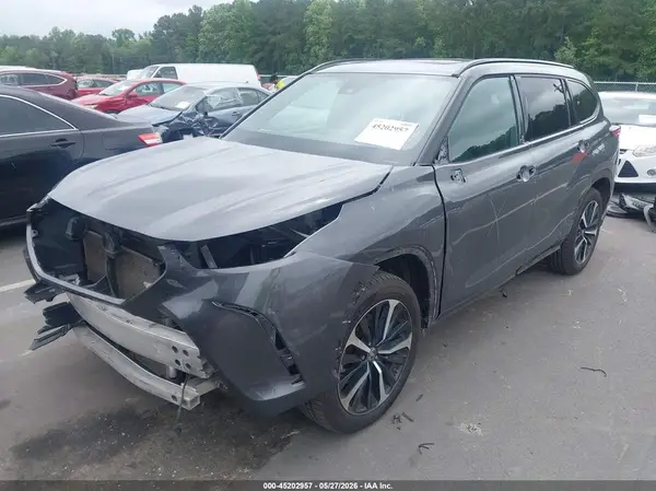 5TDLZRBH7NS180527 2022 TOYOTA HIGHLANDER - Image 2