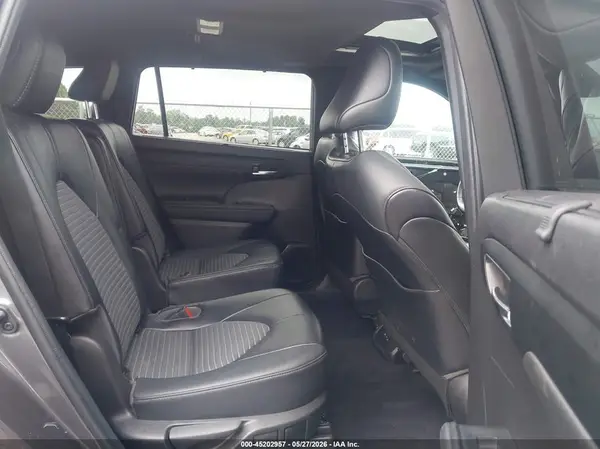 5TDLZRBH7NS180527 2022 TOYOTA HIGHLANDER - Image 8