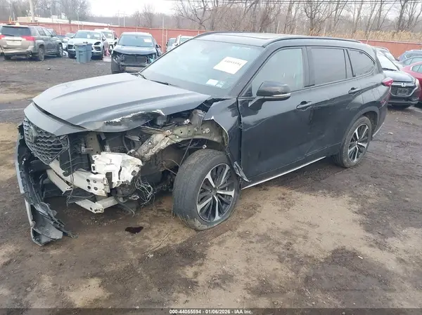 5TDLZRBH7NS222890 2022 TOYOTA HIGHLANDER - Image 2