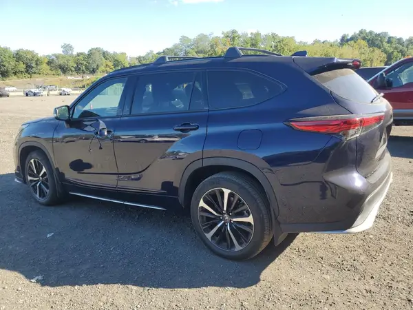 5TDLZRBH7NS239902 2022 TOYOTA HIGHLANDER - Image 2