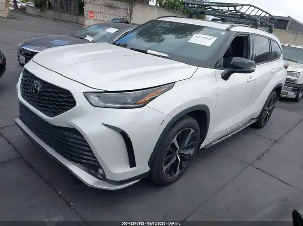 5TDLZRBH8MS062159 2021 TOYOTA HIGHLANDER - Image 2