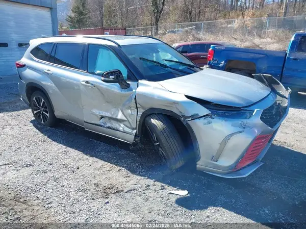 5TDLZRBH8MS108802 2021 TOYOTA HIGHLANDER - Image 1