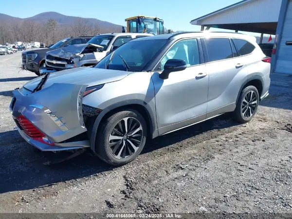 5TDLZRBH8MS108802 2021 TOYOTA HIGHLANDER - Image 2