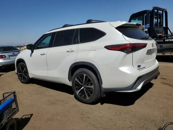 5TDLZRBH8MS125325 2021 TOYOTA HIGHLANDER - Image 2
