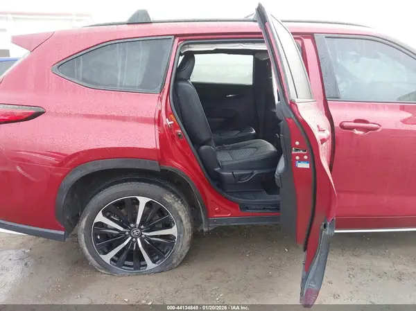 5TDLZRBH8NS183968 2022 TOYOTA HIGHLANDER - Image 8