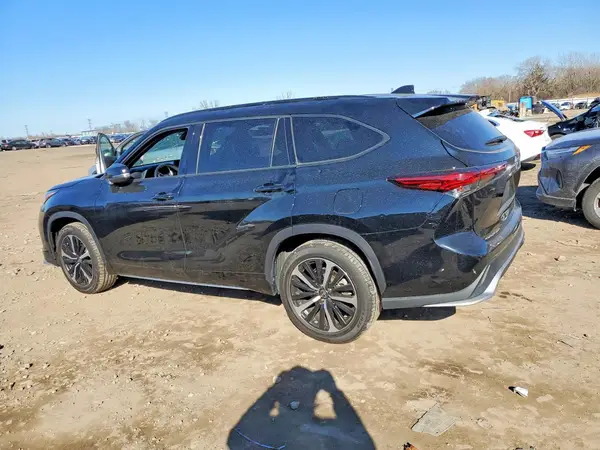 5TDLZRBH8NS186143 2022 TOYOTA HIGHLANDER - Image 2