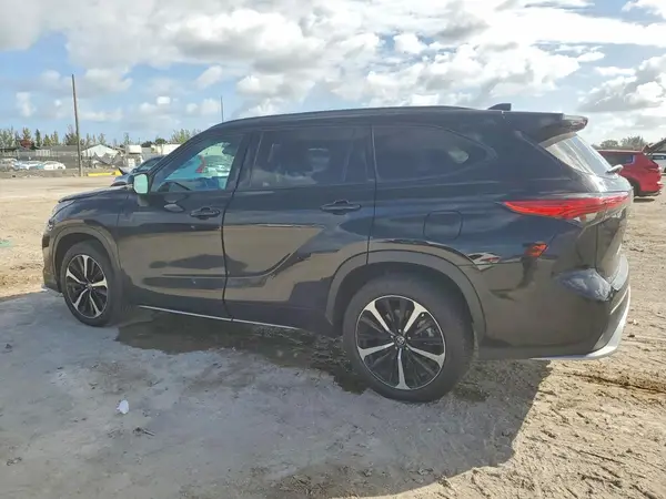 5TDLZRBH8NS220856 2022 TOYOTA HIGHLANDER - Image 2