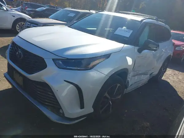 5TDLZRBH8NS244932 2022 TOYOTA HIGHLANDER - Image 2