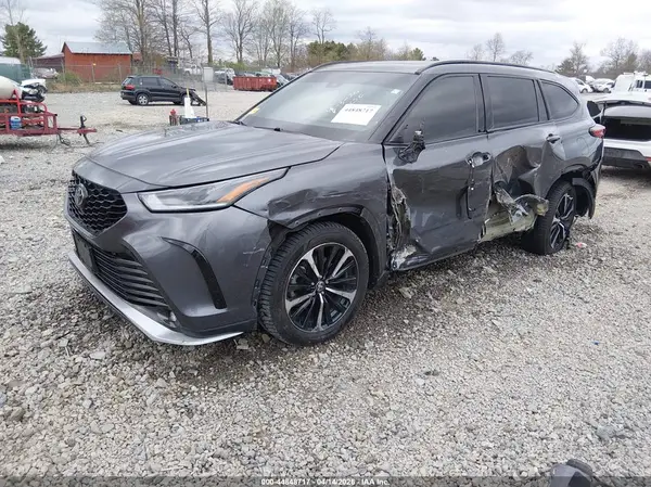 5TDLZRBH9MS064132 2021 TOYOTA HIGHLANDER - Image 2
