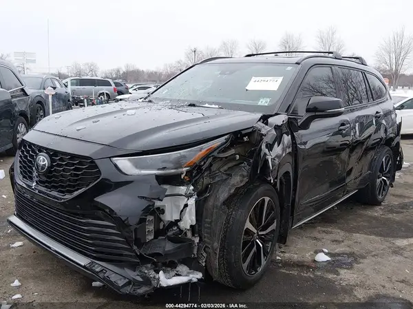 5TDLZRBH9MS110722 2021 TOYOTA HIGHLANDER - Image 2