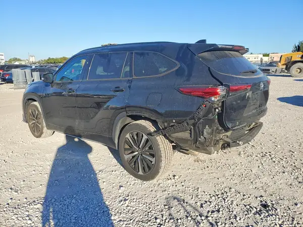 5TDLZRBH9MS127245 2021 TOYOTA HIGHLANDER - Image 2