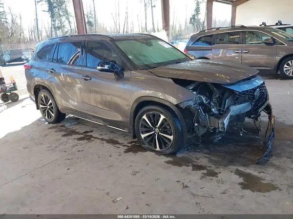 5TDLZRBH9MS127620 2021 TOYOTA HIGHLANDER - Image 1