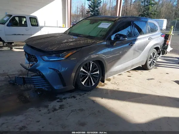 5TDLZRBH9MS127620 2021 TOYOTA HIGHLANDER - Image 2