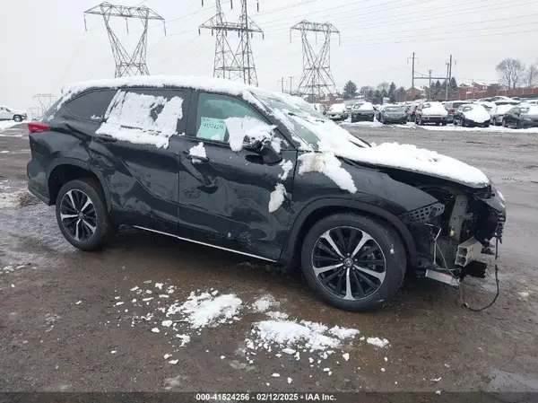 5TDLZRBH9NS163258 2022 TOYOTA HIGHLANDER - Image 1