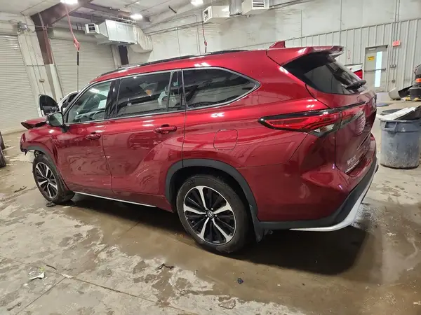 5TDLZRBH9NS237293 2022 TOYOTA HIGHLANDER - Image 2
