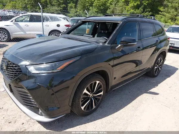 5TDLZRBHXMS141235 2021 TOYOTA HIGHLANDER - Image 2