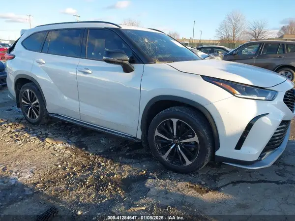 5TDLZRBHXNS188525 2022 TOYOTA HIGHLANDER - Image 1