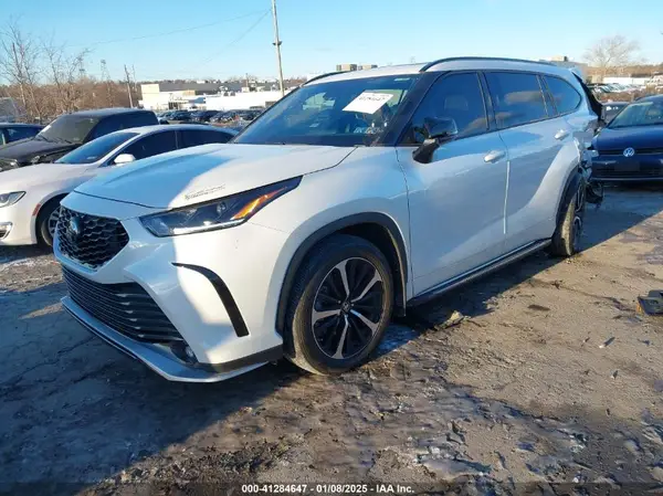 5TDLZRBHXNS188525 2022 TOYOTA HIGHLANDER - Image 2