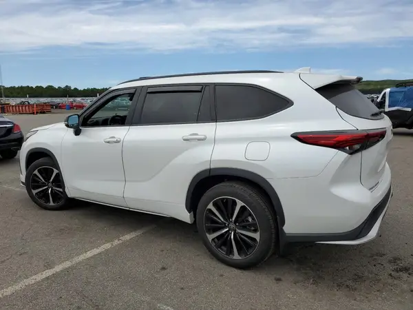 5TDLZRBHXNS207462 2022 TOYOTA HIGHLANDER - Image 2