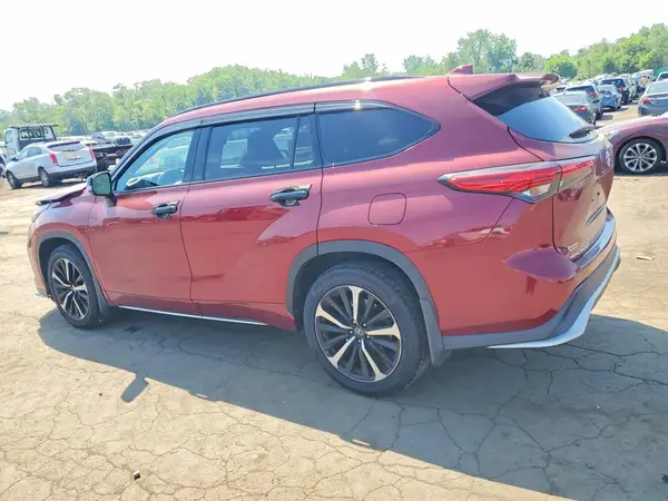 5TDLZRBHXNS215898 2022 TOYOTA HIGHLANDER - Image 2