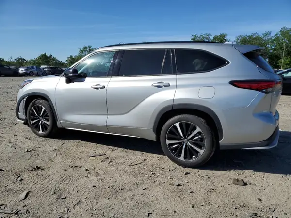 5TDLZRBHXNS244110 2022 TOYOTA HIGHLANDER - Image 2