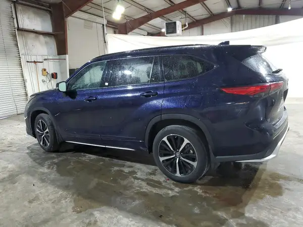 5TDLZRBHXNS256757 2022 TOYOTA HIGHLANDER - Image 2